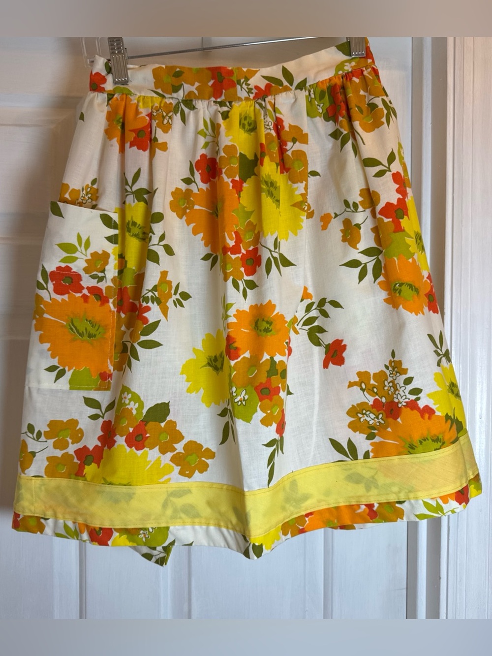 VTG Vibrant Orange/Yellow Floral Print Apron 1970’s Cottagecore Retro Handmade
